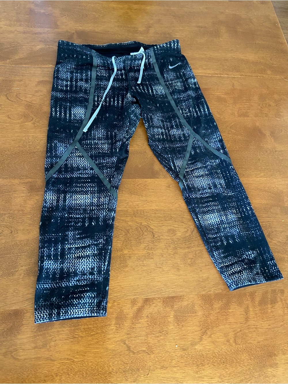 Nike Black and Gray Patterned Performance Leggings